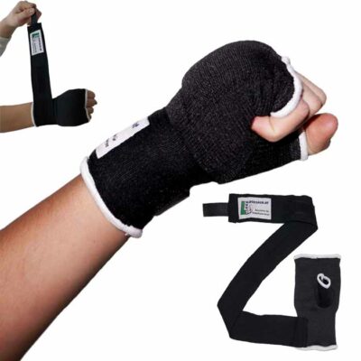 Schwarze Schlupfbandagen Easy Wrap mit Polsterung und angenähter Bandage, erhältlich in zwei Größen.