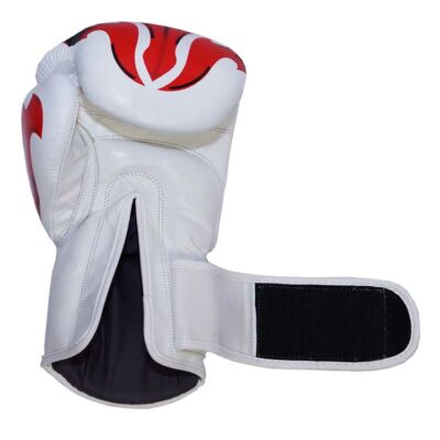 seitenansicht der boxhandschuhe fantasy mit breitem klettverschluss und weißem lederdesign.