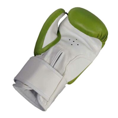 innenansicht der boxhandschuhe green apple mit belüftungslöchern und ergonomischem design.