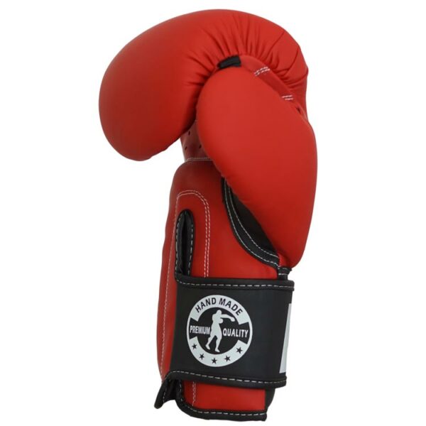 Seitenansicht der IMPACT PRO Boxhandschuhe in Rot mit breitem Klettverschluss, Österreich.