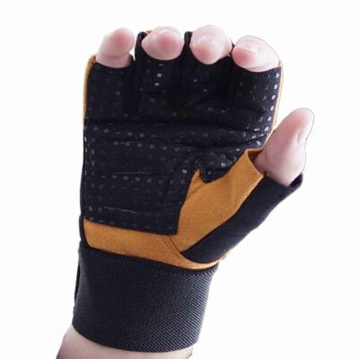 Sporthandschuhe mit verstärkter Innenfläche und atmungsaktivem Material für besten Halt und Komfort.