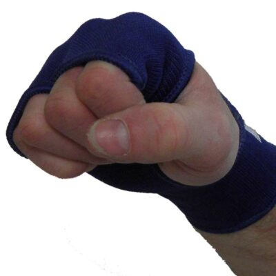 Blaue Handbandage mit Knöchelschoner und elastischer Handgelenksbandage, langlebig und angenehm zu tragen.