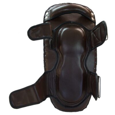 Draufsicht des gebogenen ULTRA Schlagpolsters aus braunem Leder mit robusten Nähten.