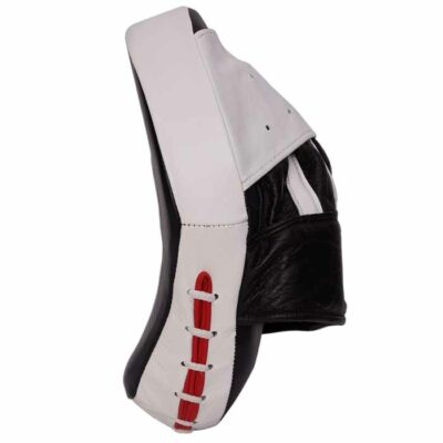 Seitenansicht der Relax Pratzen aus Leder in Schwarz-Weiß mit ergonomischer Krümmung.