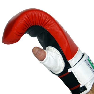 Innenansicht der robusten Sandsackhandschuhe STRIKE mit strapazierfähigem Leder und perfekter Passform.