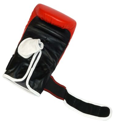 Strapazierfähige STRIKE Leder-Sandsackhandschuhe, ideal für Boxtraining und Sandsackeinheiten.