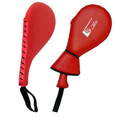 Kick Pad Schlagpolster Typ Single in Rot mit Armschlaufe und robustem Design für Kampfsporttraining.