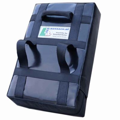 Detailaufnahme der stabilen Griffe und Armschlaufen des PRIME Schlagpolsters.