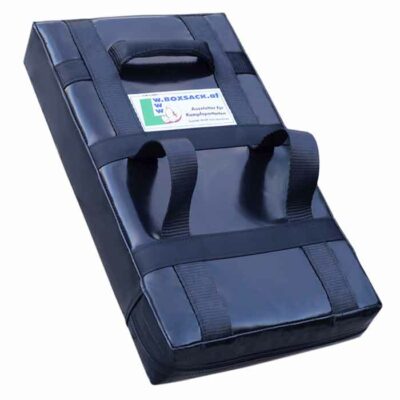 Seitenansicht des PRIME Schlagpolsters in Schwarz-Rot mit ergonomischer Form.