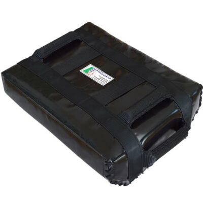Rückseite der Schlagpolster Tombstone Pads mit 4 Griffen und 2 stabilen Armschlaufen für flexibles Training.