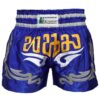 Muay Thai Shorts in Blau-Grau-Weiß mit gelbem Schriftzug und breitem elastischem Bund.