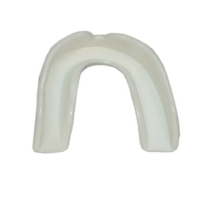 Einfacher Zahnschutz in Weiß mit hygienischer Aufbewahrungsdose, ideal für den Schutz beim Training.