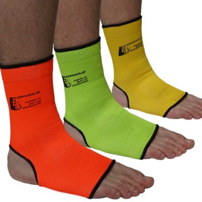 Elastische Knöchelschoner in Neonfarben (Orange, Gelb, Grün) für optimalen Schutz der Fußgelenke.