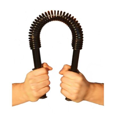 Widerstandstraining mit einer Biegehantel für gezieltes Oberkörpertraining.