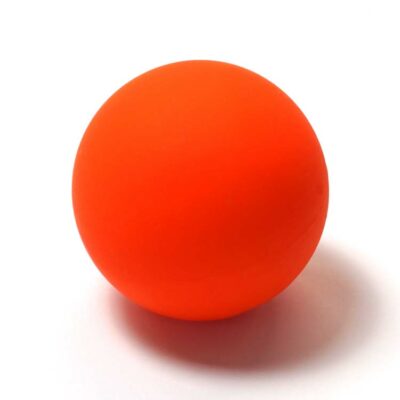 Orangener Massageball fĂŒr Tiefengewebsmassage und Verspannungslösung.