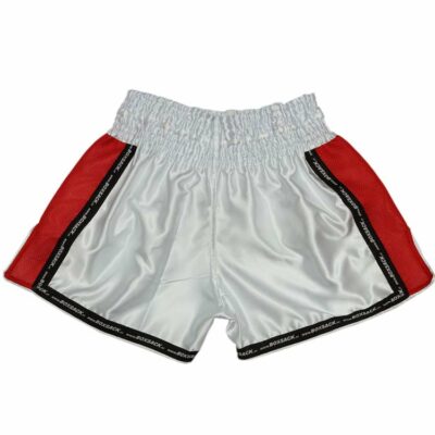 Rückseite der Muay Thai Shorts in Silber mit roten Mesh-Einsätzen und elastischem Bund für sicheren Halt.
