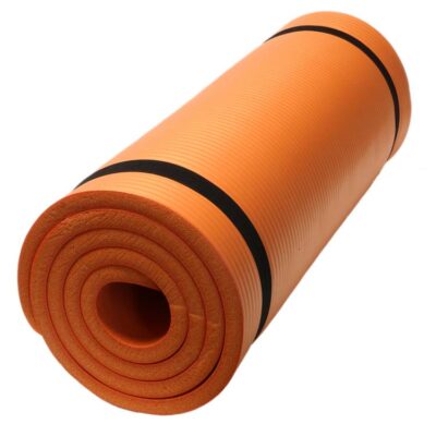 Robuste, orangefarbene Fitnessmatte aus rutschfestem und reißfestem Material.