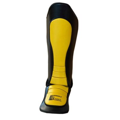 Frontansicht des gelben Schienbeinschoners aus Kunstleder mit optimaler Dämpfung und ergonomischer Passform.