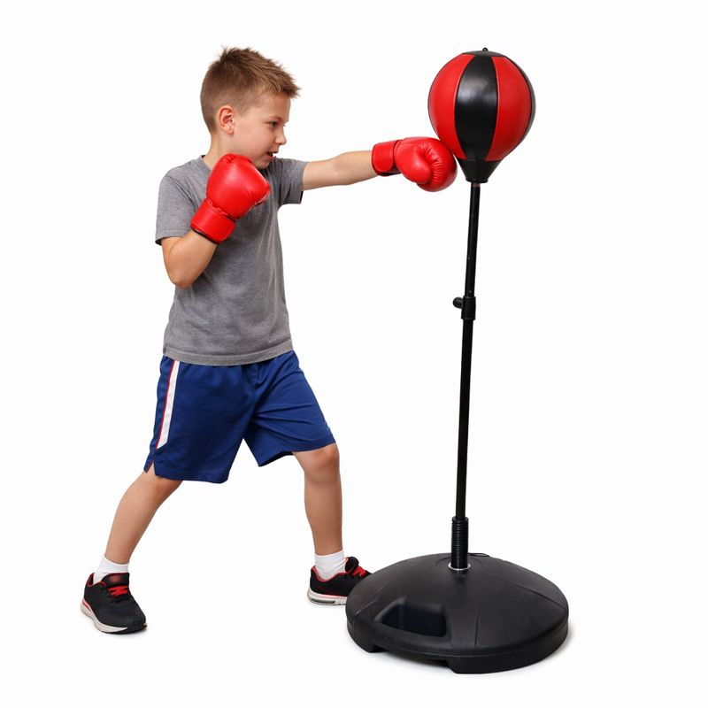 Kinder Standboxsack höhenverstellbar Training â Kind trainiert zuhause mit freistehendem Boxsack mit stabilem StandfuĂ ohne Bohren.