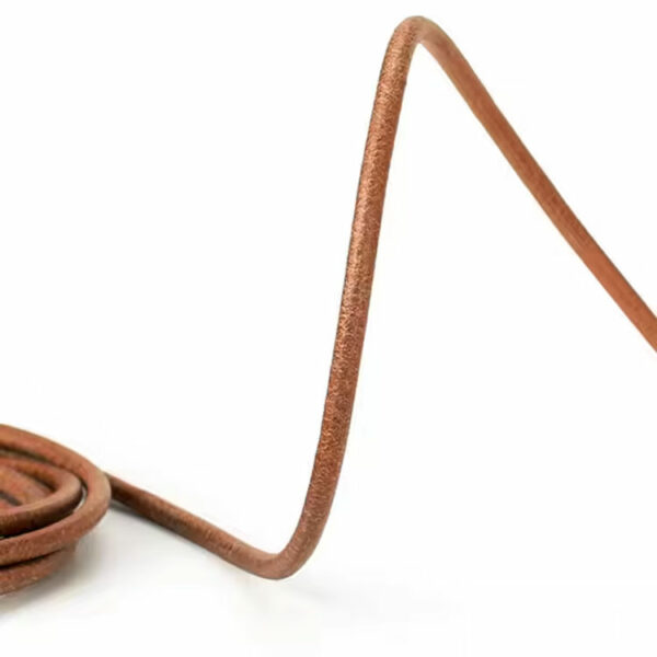 Strapazierfähiges Rindslederseil mit flexibler, langlebiger Struktur.